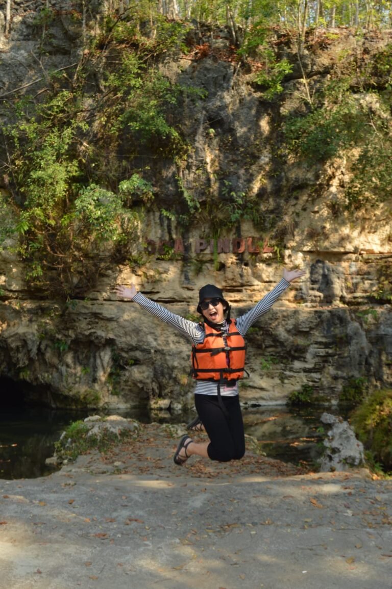 Cave tubing di Goa Pindul, Gunungkidul
